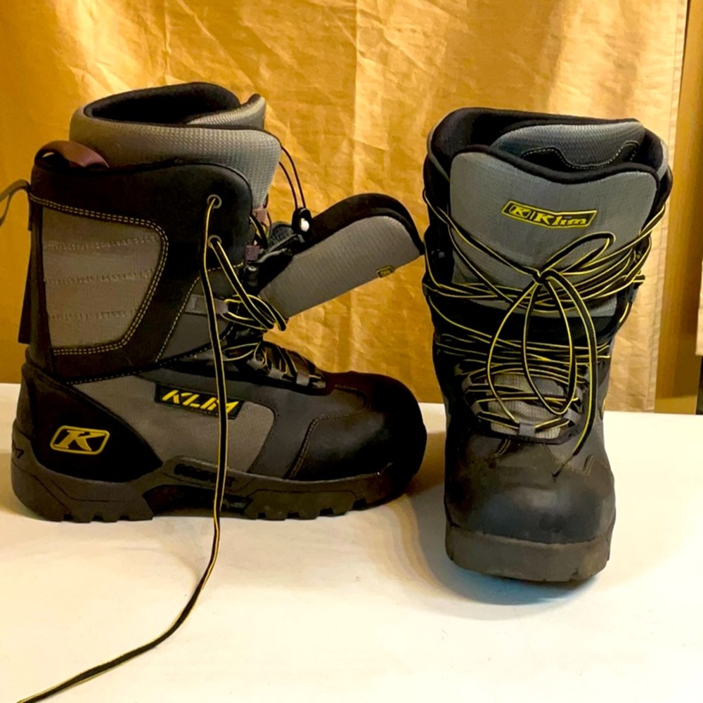 Selling a pair of Killam winter boots